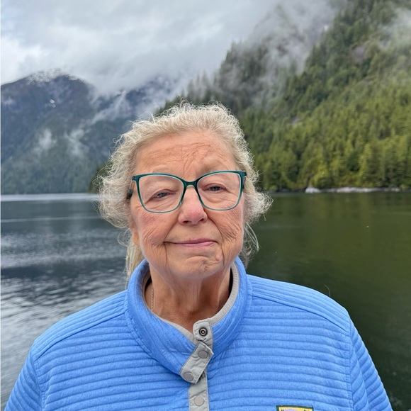 Meet your Posher, Laura - Picture 1 of 1